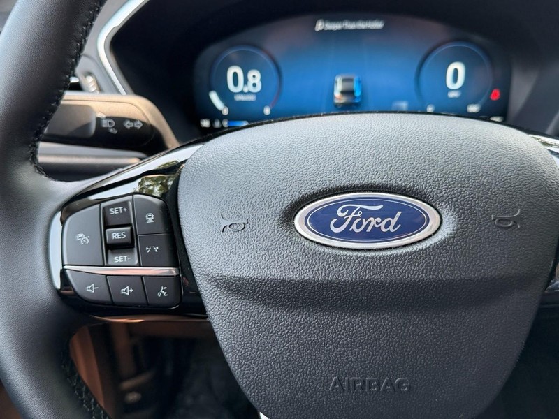 Ford Escape Vehicle Full-screen Gallery Image 26