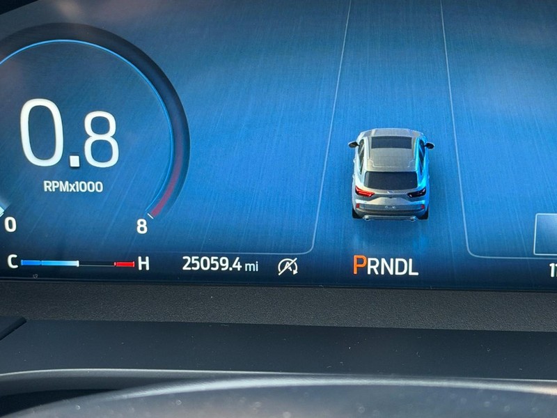Ford Escape Vehicle Full-screen Gallery Image 30