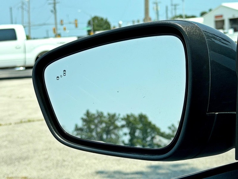 Ford Escape Vehicle Full-screen Gallery Image 31