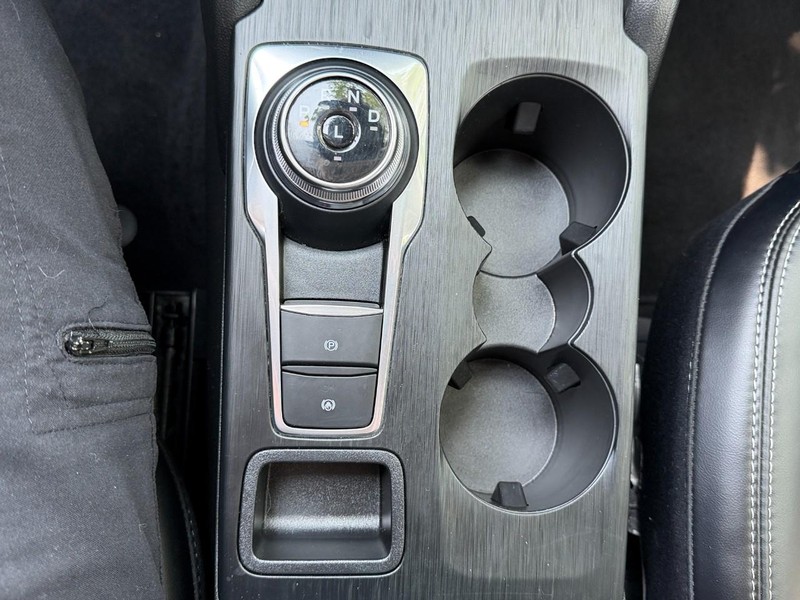 Ford Escape Vehicle Full-screen Gallery Image 49