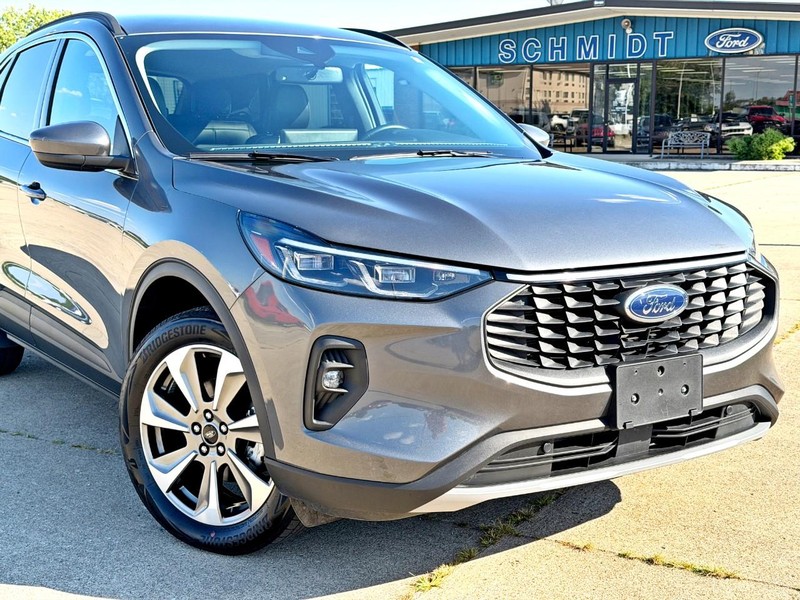 Ford Escape Vehicle Full-screen Gallery Image 08
