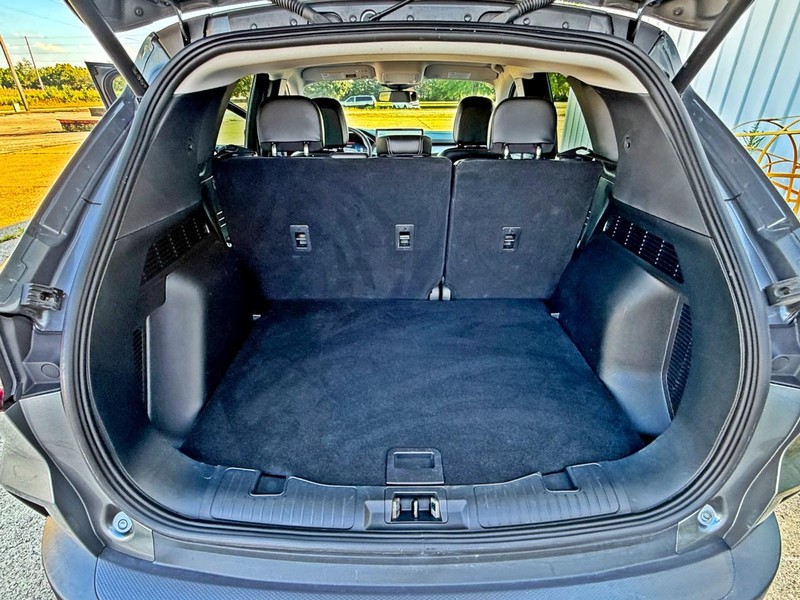 Ford Escape Vehicle Full-screen Gallery Image 12