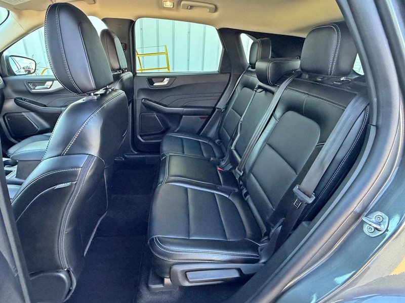 Ford Escape Vehicle Full-screen Gallery Image 15