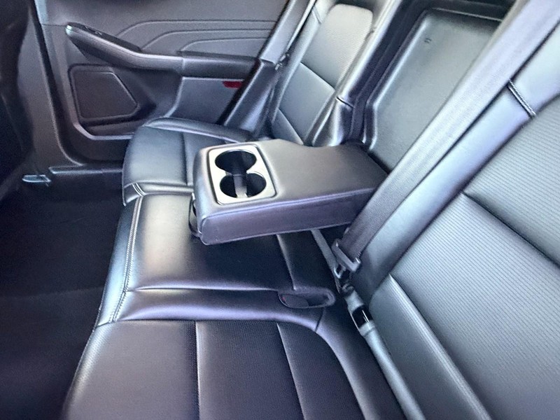 Ford Escape Vehicle Full-screen Gallery Image 16