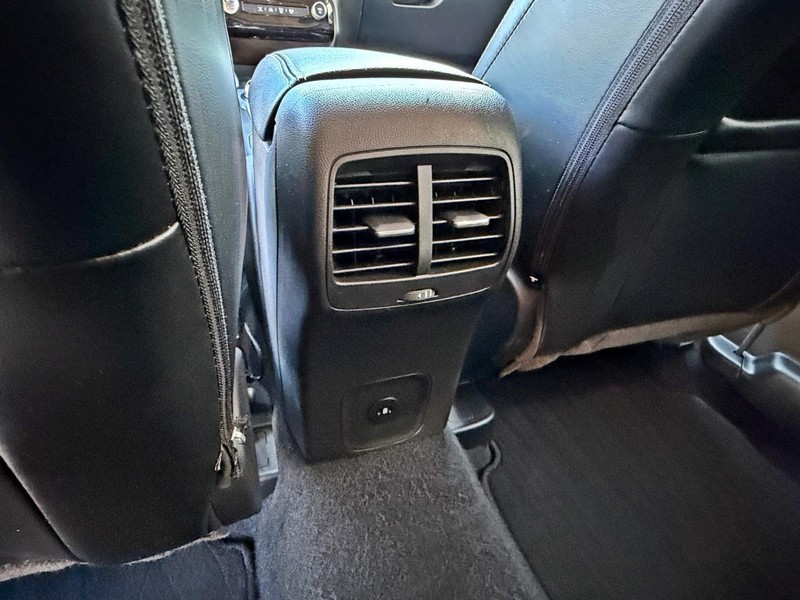 Ford Escape Vehicle Full-screen Gallery Image 17