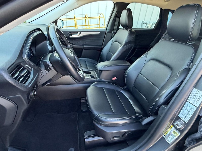 Ford Escape Vehicle Full-screen Gallery Image 20