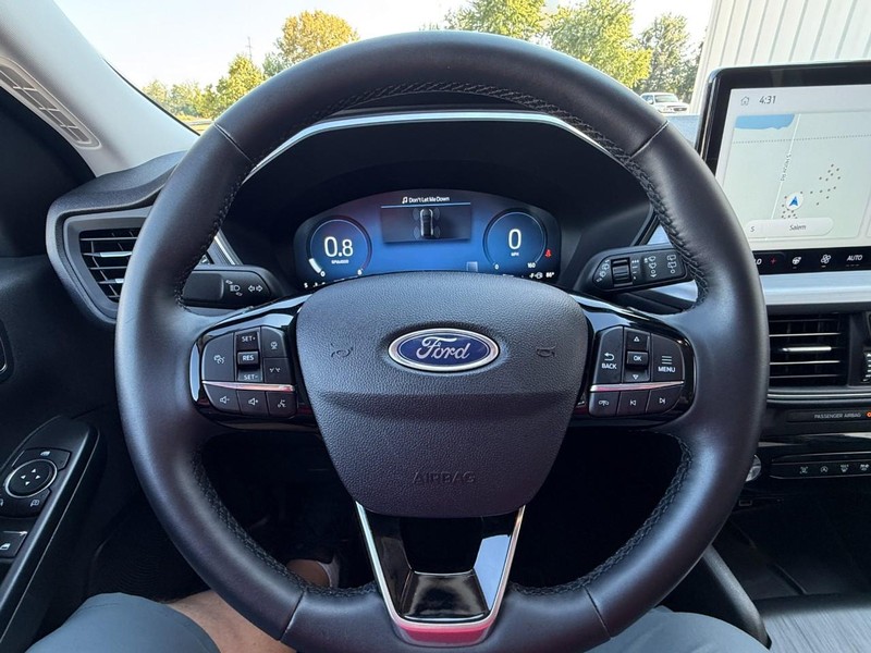 Ford Escape Vehicle Full-screen Gallery Image 25