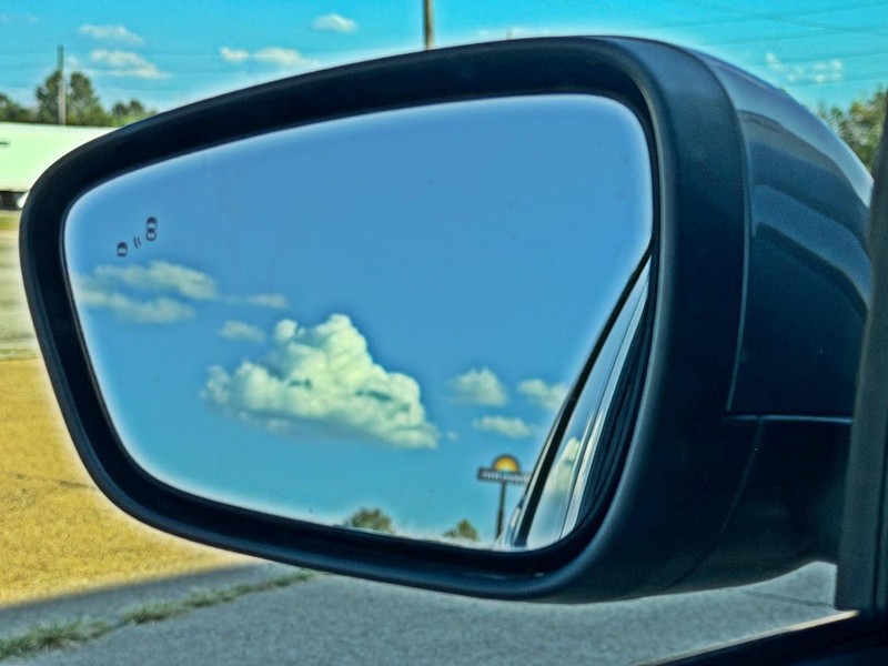 Ford Escape Vehicle Full-screen Gallery Image 30