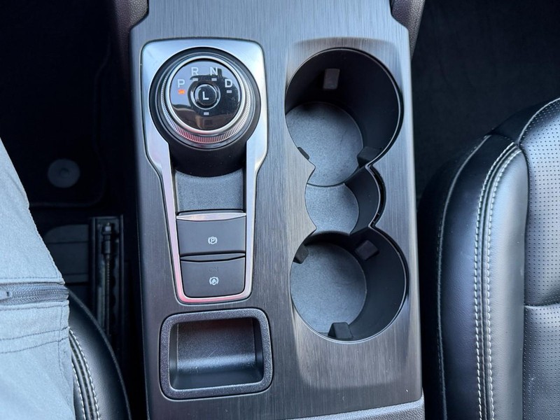 Ford Escape Vehicle Full-screen Gallery Image 45