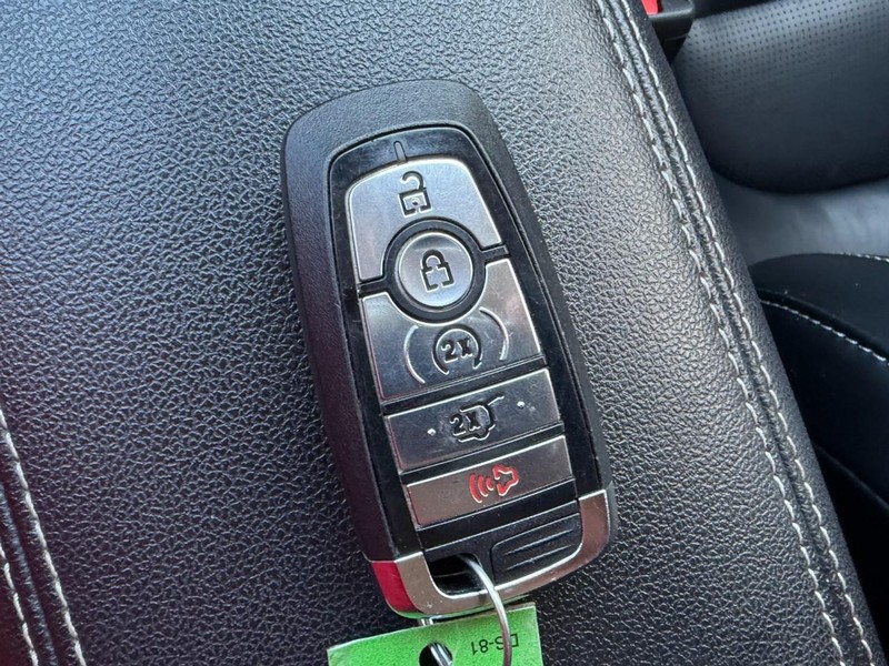 Ford Escape Vehicle Full-screen Gallery Image 46