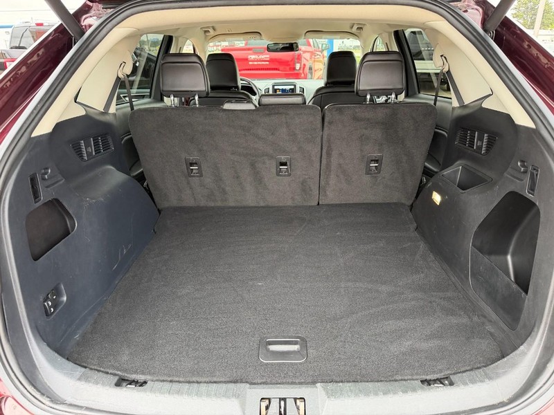 Ford Edge Vehicle Full-screen Gallery Image 12