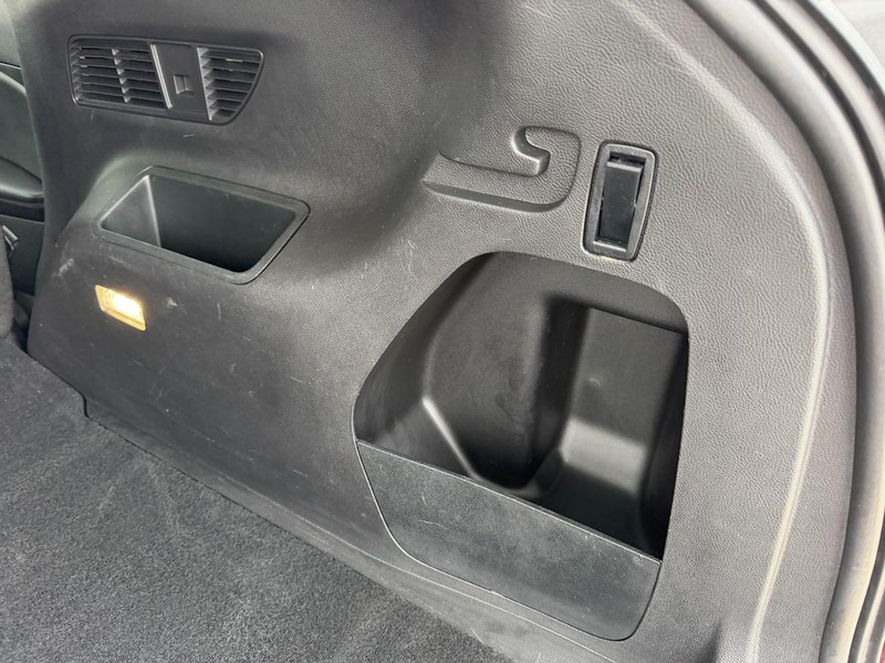 Ford Edge Vehicle Full-screen Gallery Image 14