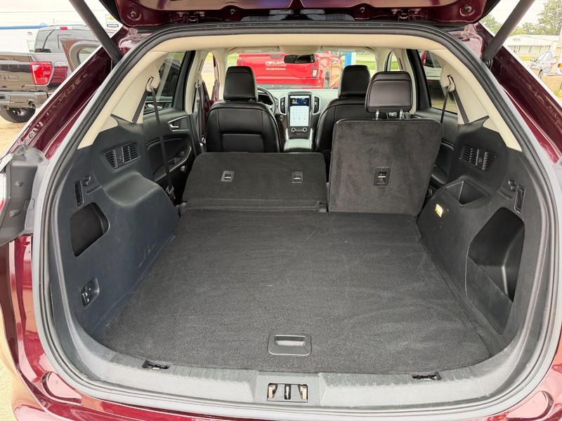 Ford Edge Vehicle Full-screen Gallery Image 16