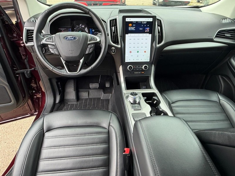 Ford Edge Vehicle Full-screen Gallery Image 23
