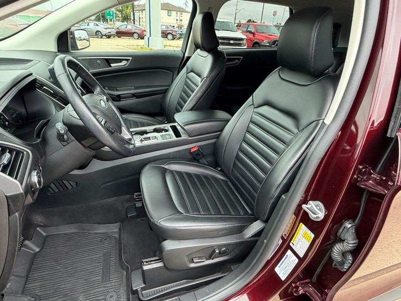 Ford Edge Vehicle Full-screen Gallery Image 25