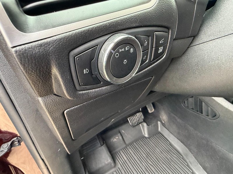 Ford Edge Vehicle Full-screen Gallery Image 26