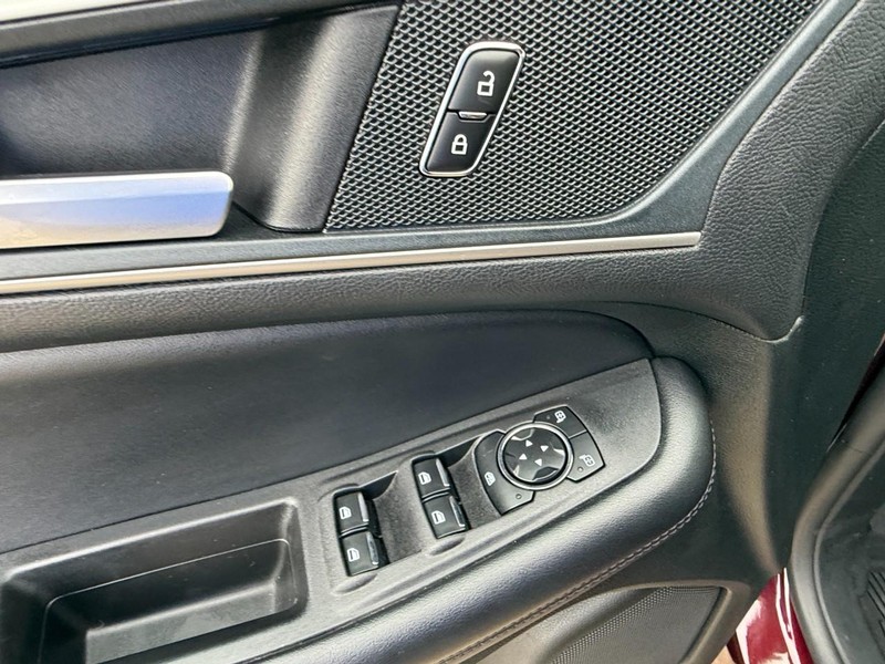 Ford Edge Vehicle Full-screen Gallery Image 28