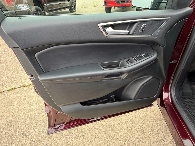 Ford Edge Vehicle Full-screen Gallery Image 29