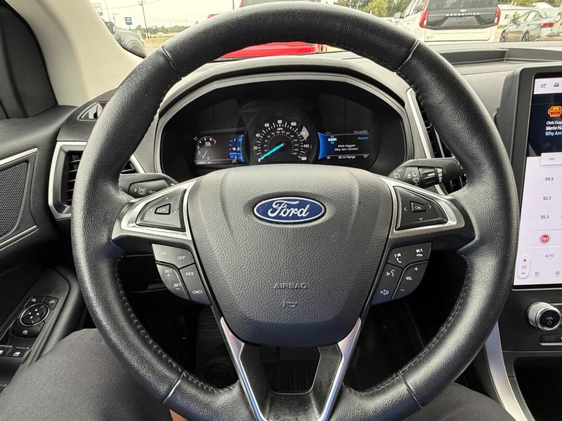 Ford Edge Vehicle Full-screen Gallery Image 30