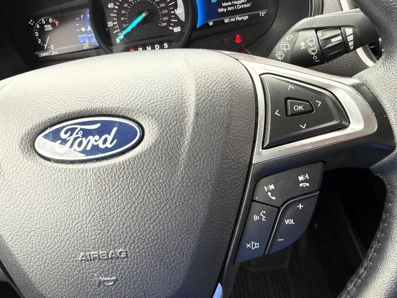 Ford Edge Vehicle Full-screen Gallery Image 32