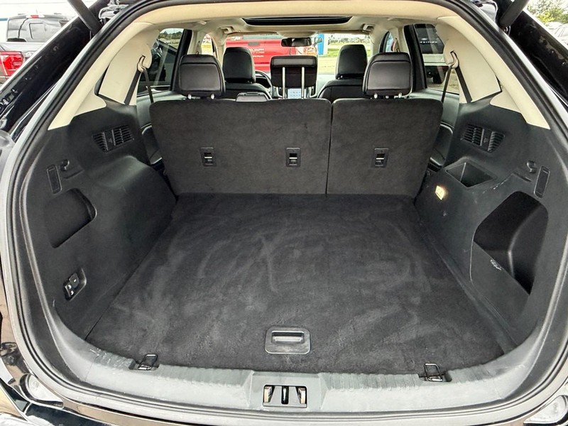 Ford Edge Vehicle Full-screen Gallery Image 12