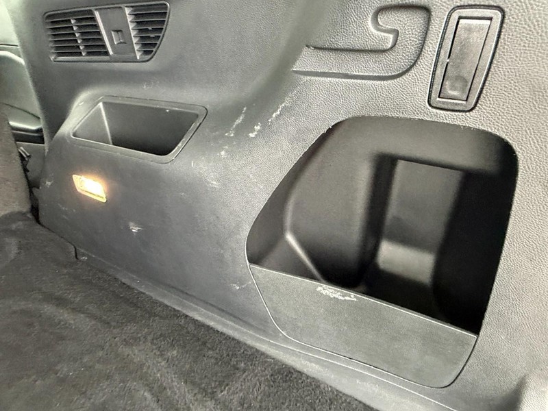 Ford Edge Vehicle Full-screen Gallery Image 13