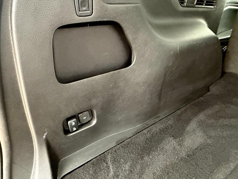 Ford Edge Vehicle Full-screen Gallery Image 14