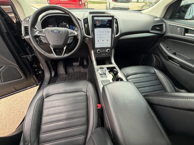 Ford Edge Vehicle Full-screen Gallery Image 22