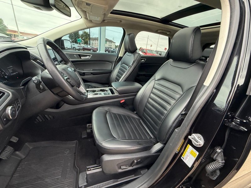 Ford Edge Vehicle Full-screen Gallery Image 25