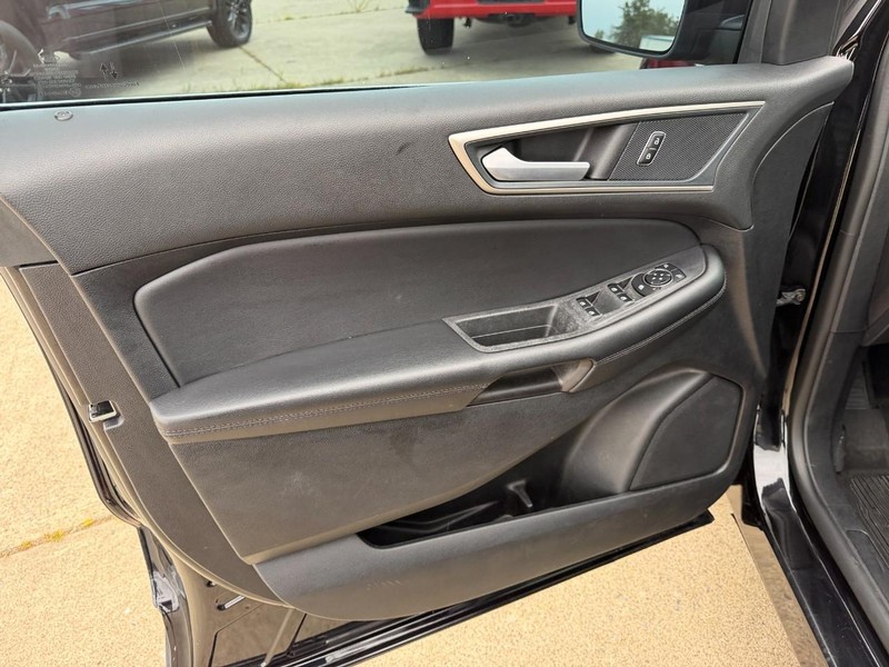 Ford Edge Vehicle Full-screen Gallery Image 29