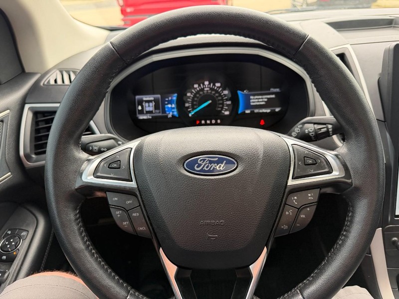 Ford Edge Vehicle Full-screen Gallery Image 31