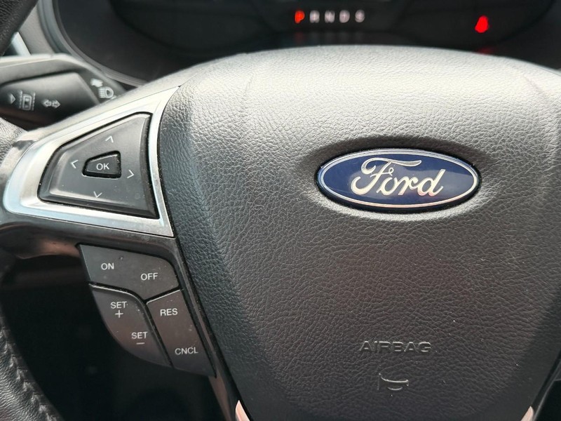Ford Edge Vehicle Full-screen Gallery Image 32
