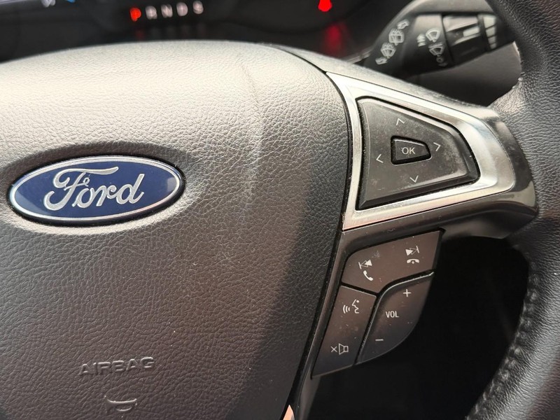 Ford Edge Vehicle Full-screen Gallery Image 33