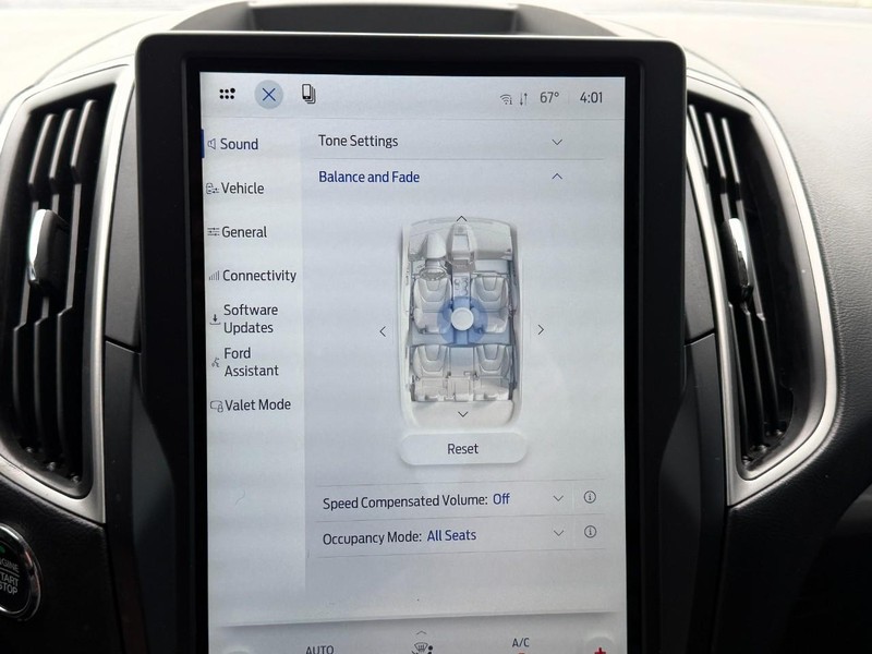 Ford Edge Vehicle Full-screen Gallery Image 41