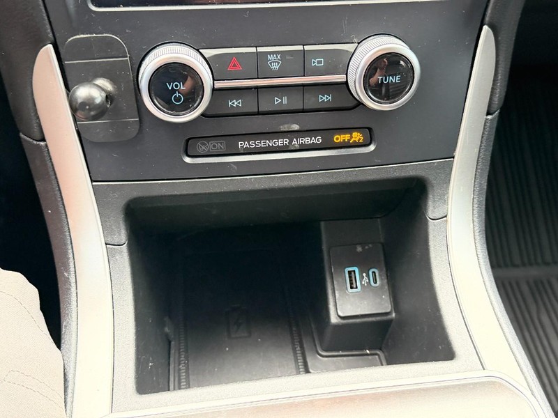Ford Edge Vehicle Full-screen Gallery Image 47