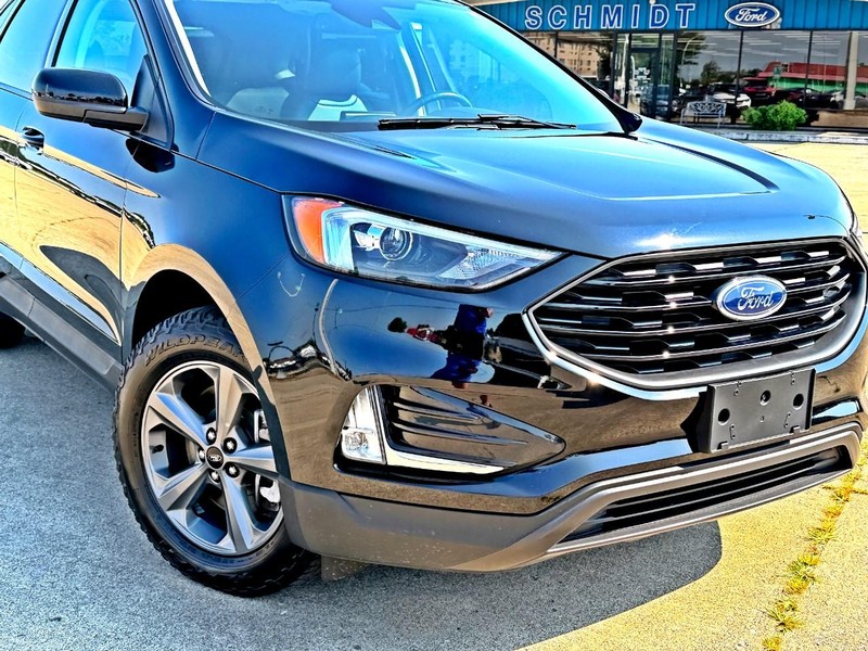 Ford Edge Vehicle Full-screen Gallery Image 08