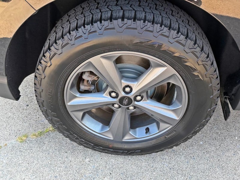 Ford Edge Vehicle Full-screen Gallery Image 10