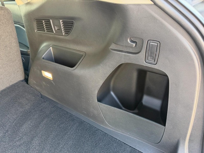 Ford Edge Vehicle Full-screen Gallery Image 15