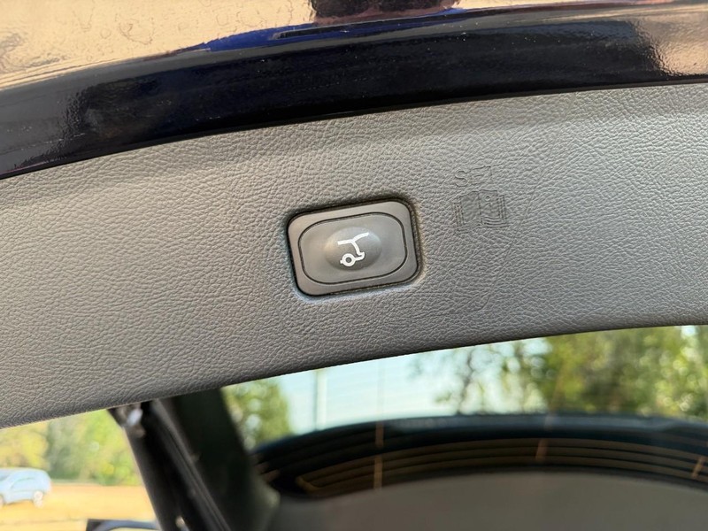 Ford Edge Vehicle Full-screen Gallery Image 17