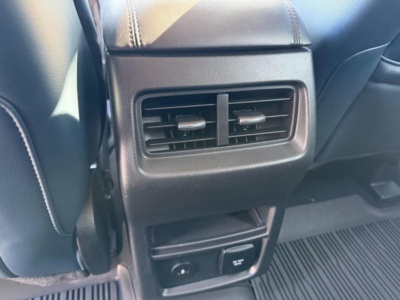 Ford Edge Vehicle Full-screen Gallery Image 20