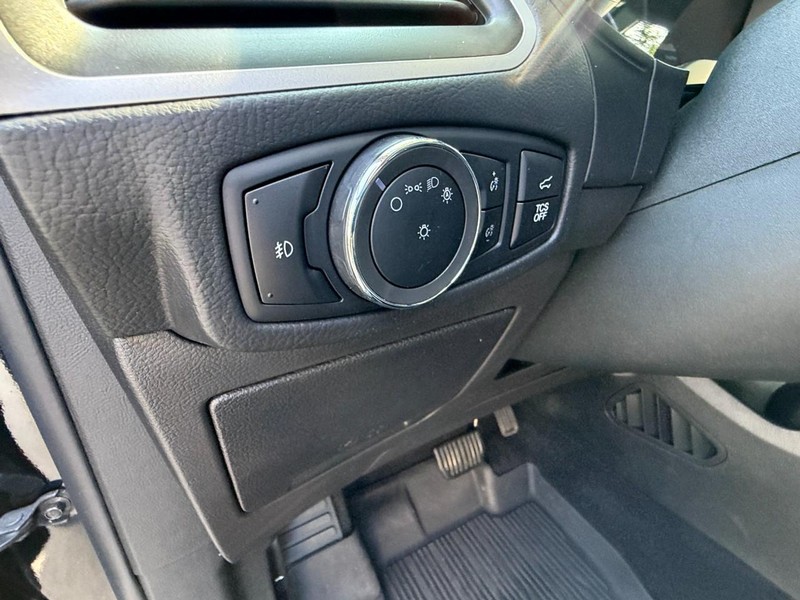 Ford Edge Vehicle Full-screen Gallery Image 25