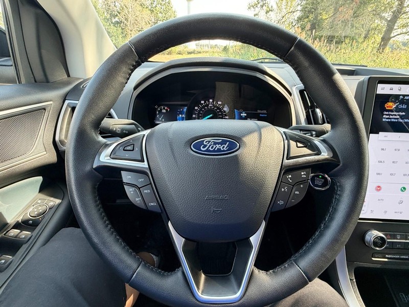 Ford Edge Vehicle Full-screen Gallery Image 29