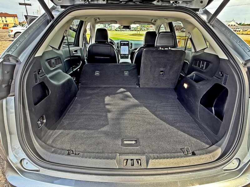 Ford Edge Vehicle Full-screen Gallery Image 15