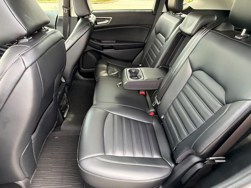 Ford Edge Vehicle Full-screen Gallery Image 19