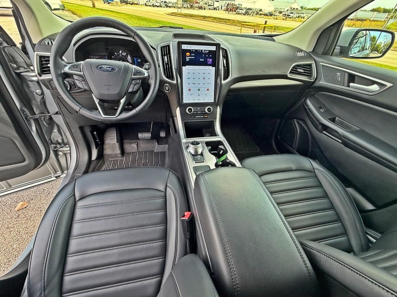 Ford Edge Vehicle Full-screen Gallery Image 22