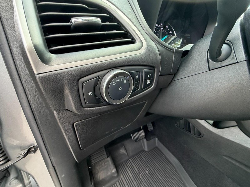 Ford Edge Vehicle Full-screen Gallery Image 25