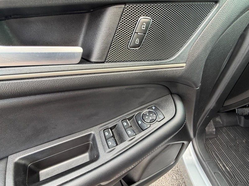 Ford Edge Vehicle Full-screen Gallery Image 27