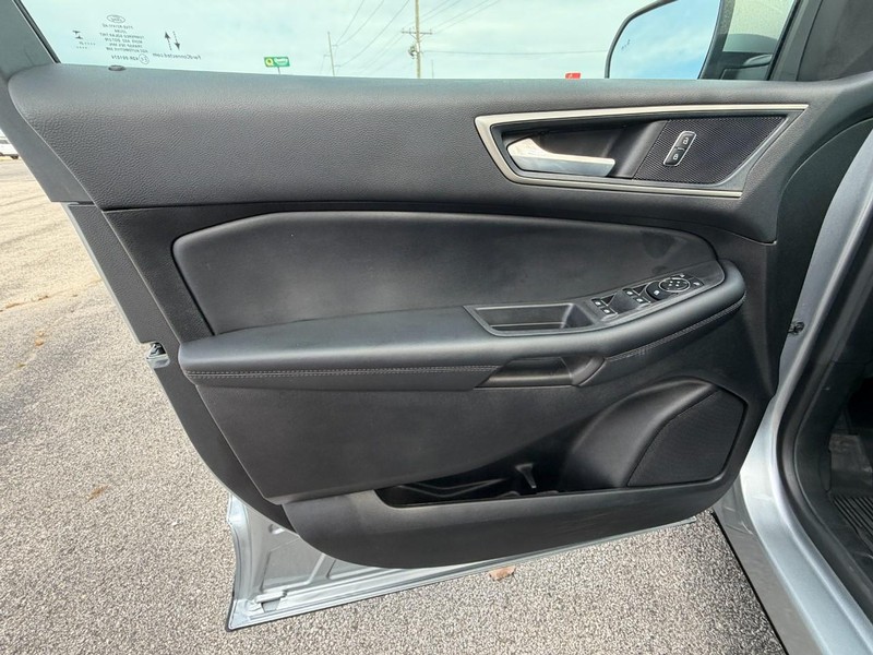 Ford Edge Vehicle Full-screen Gallery Image 28