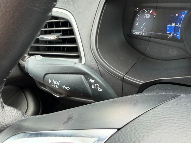 Ford Edge Vehicle Full-screen Gallery Image 32