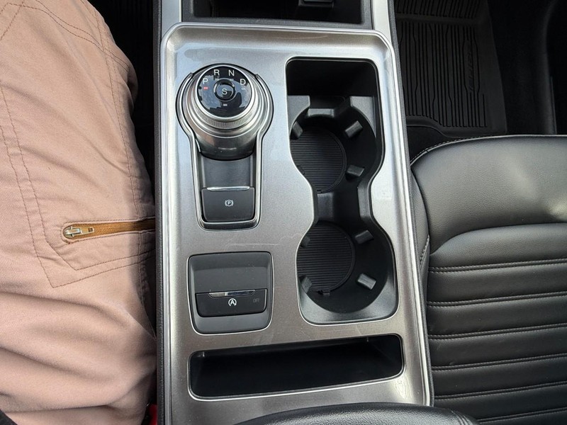 Ford Edge Vehicle Full-screen Gallery Image 45